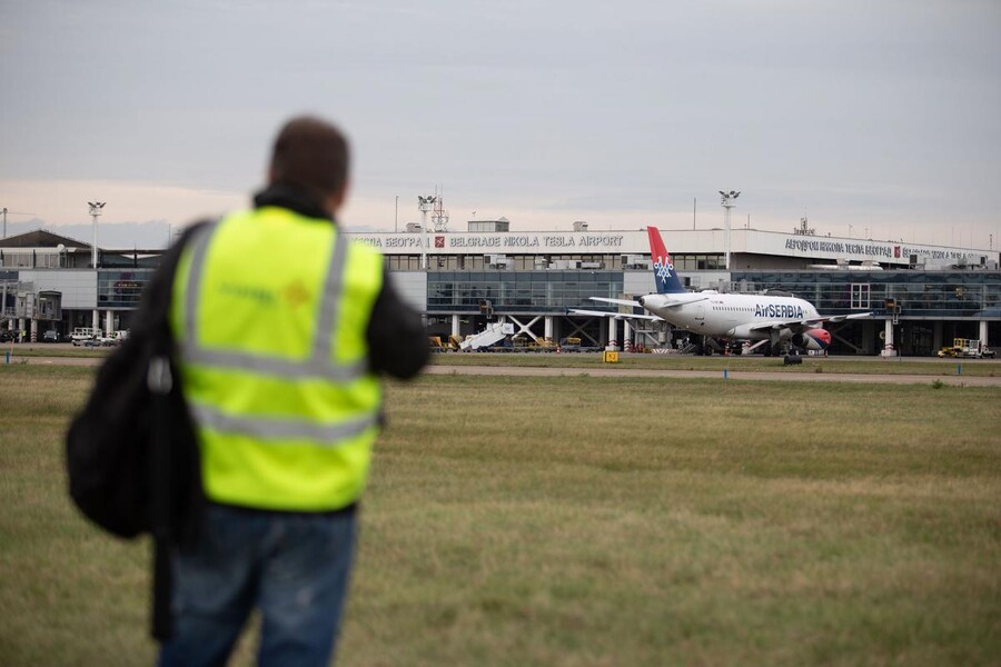 Airplane spotter taking a photo